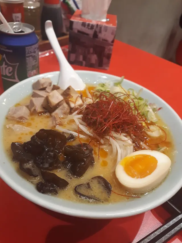 麻辣麵。味噌湯味