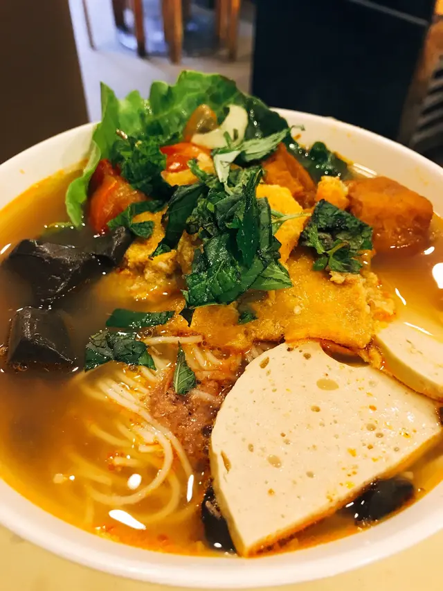 蟹膏,札肉,豬紅,豆粕再加番茄湯底好味!