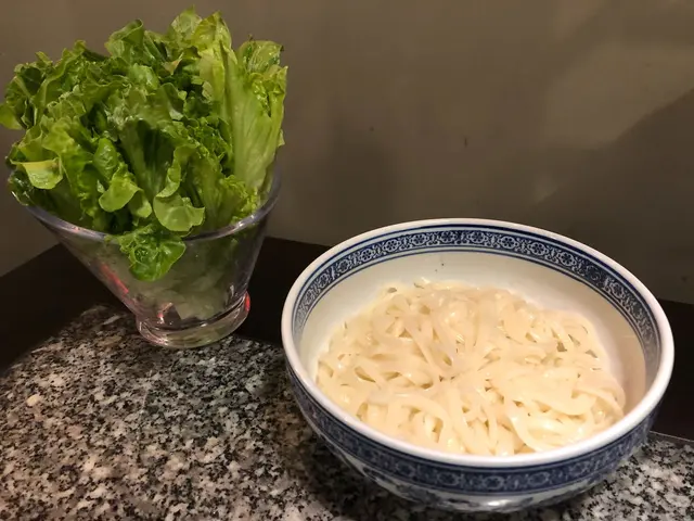 唐生菜(左)&稻庭烏龍麵(右)