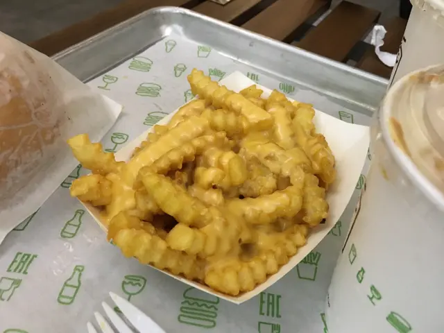 芝士溶晒落薯條嘅表面，減少咗熱氣嘅感覺