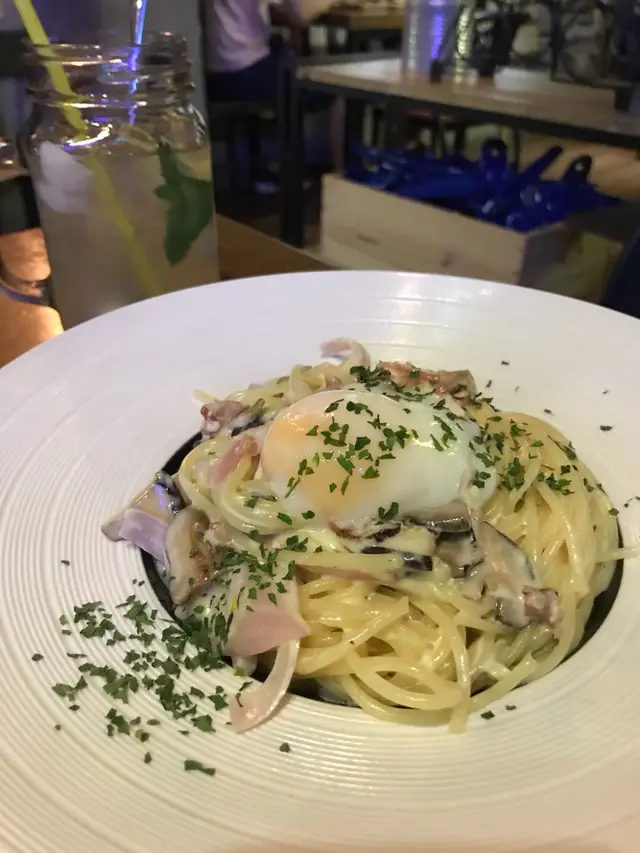 溫泉蛋卡邦尼意粉