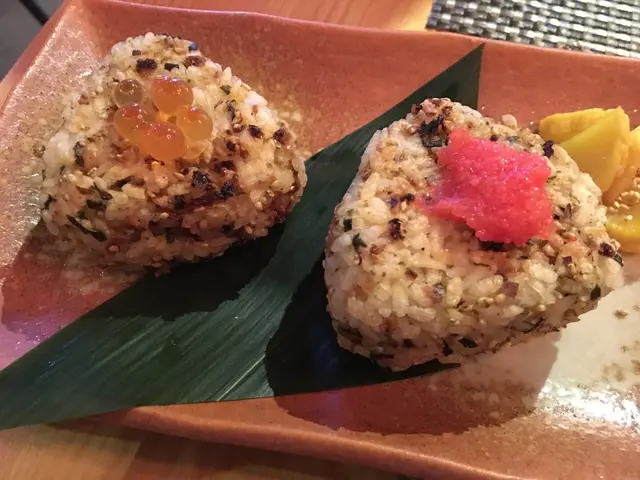 燒飯團,燒到好香脆,入面配埋明太子,咸咸地,正!!