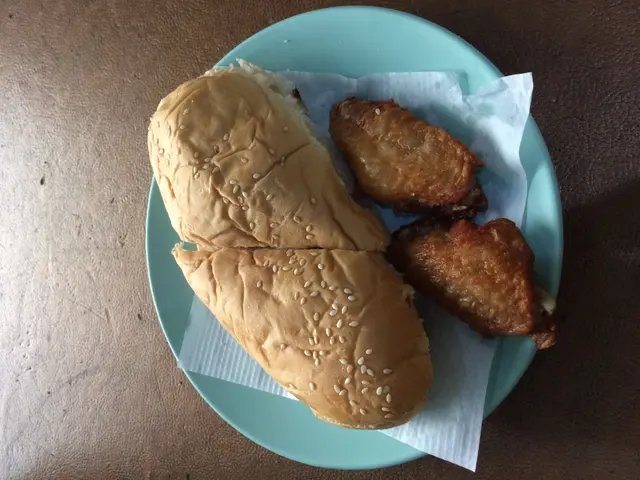 熱狗配雞中翼2隻