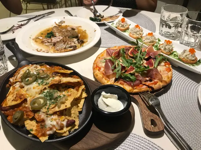 香煎盲曹魚, 蟹肉多士, Nachos, pizza