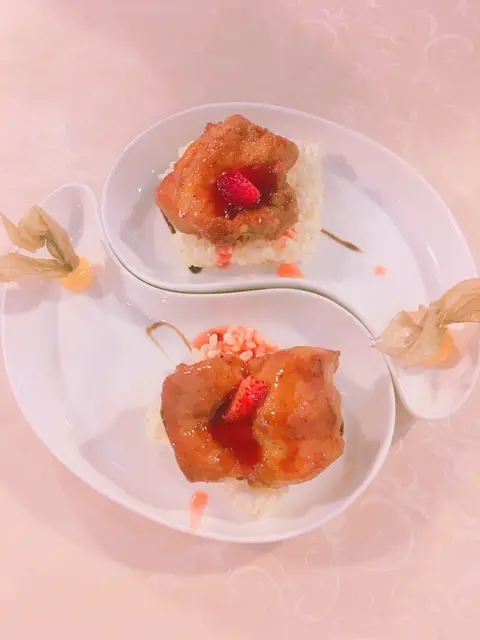 士多啤梨豚肉伴草莓