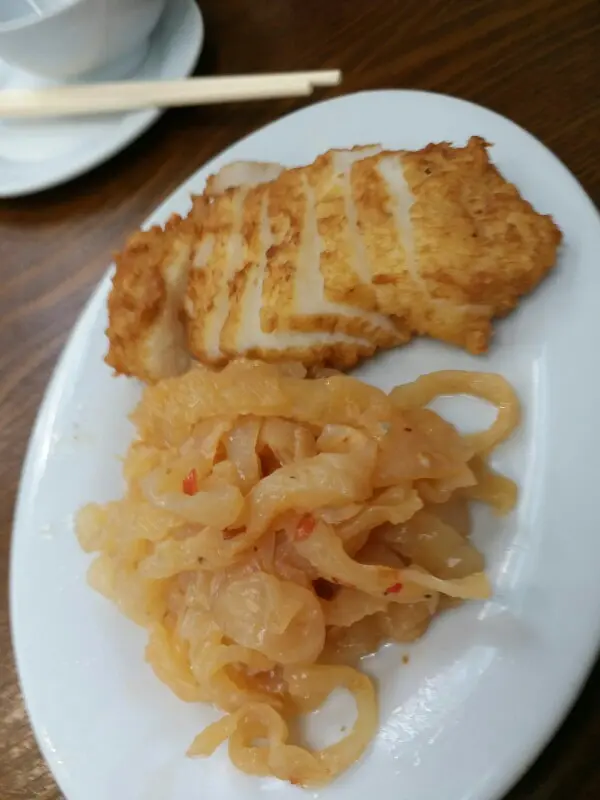 炸墨魚餅拼海蜇