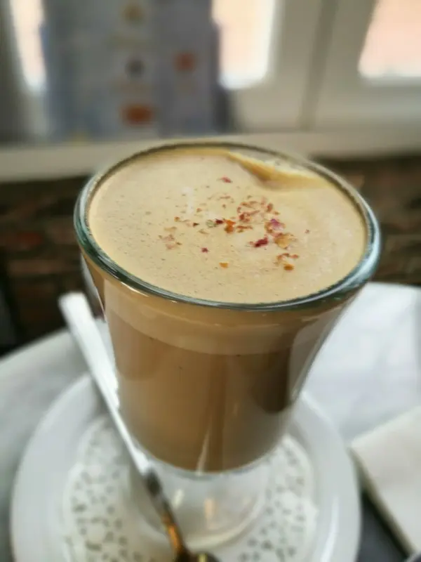 玫瑰咖啡的玫瑰糖香味濃但又沒有蓋牛奶咖啡的味道，非常推薦。