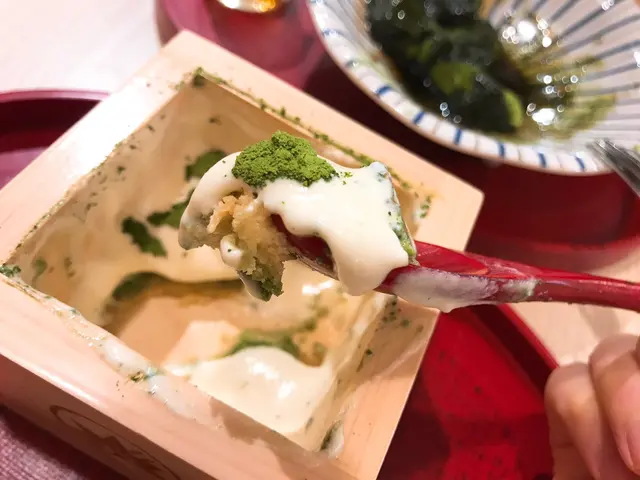 蛋糕要挖深一點才吃到哦～