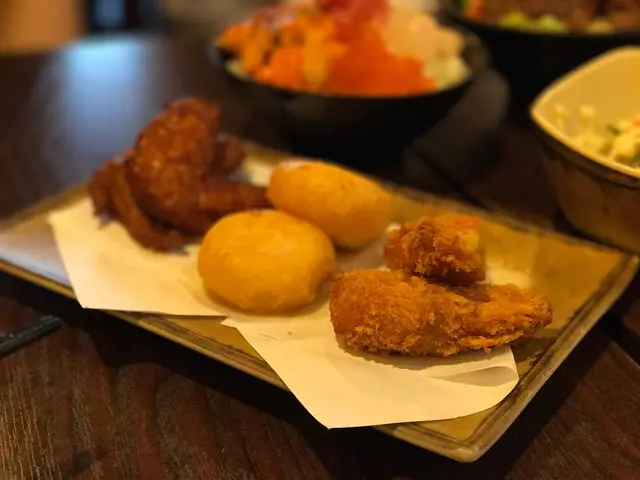 芝麻雞翼,芝士年糕,南瓜餅