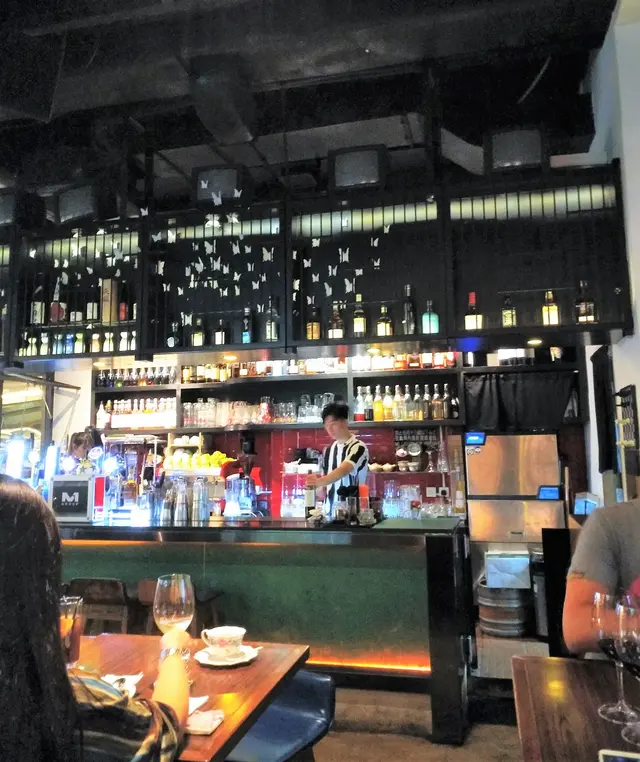 服務員都穿上球衣做制服