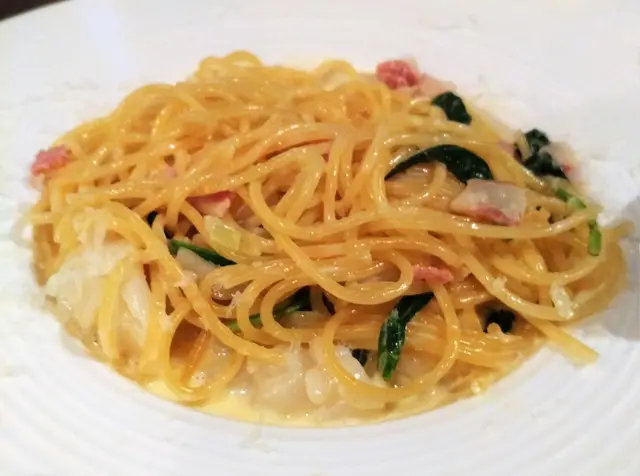 魷魚煙肉鮮菠菜芝士忌廉汁意大利粉