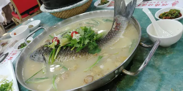 翅湯枱面蒸野生鯇魚