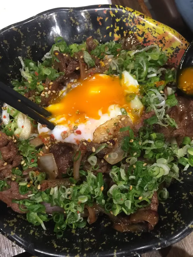 和風炒牛肉溫泉蛋撈烏冬