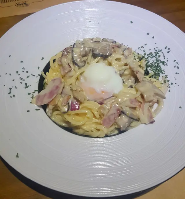 溫泉蛋卡邦尼意粉