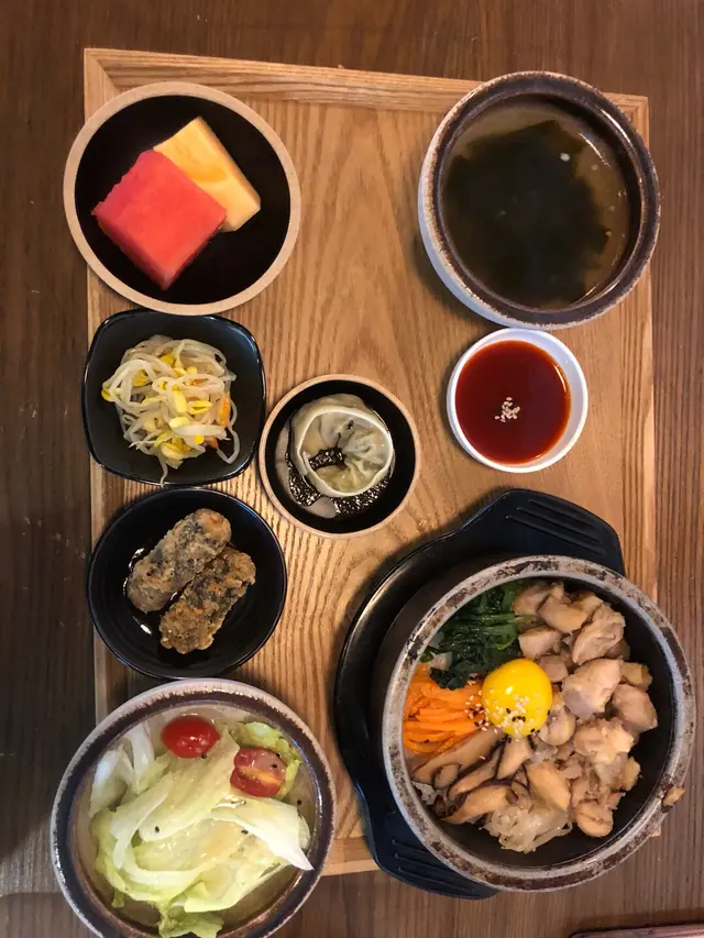 雞肉石鍋伴飯