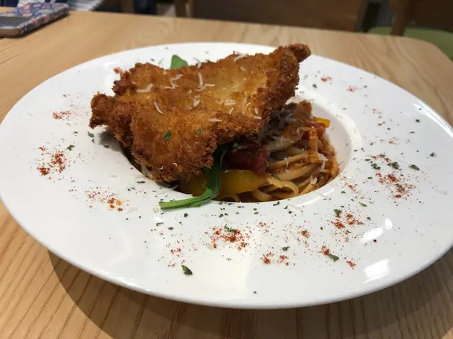 手工蕃茄汁炸魚柳扁意粉