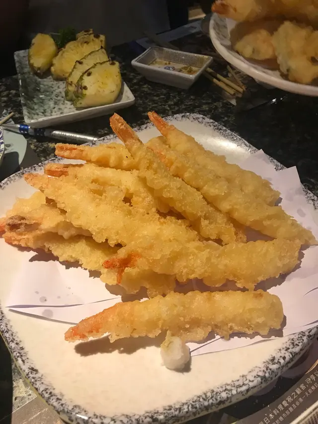 炸粉唔厚，炸物種類都多 ，食到停唔到口  