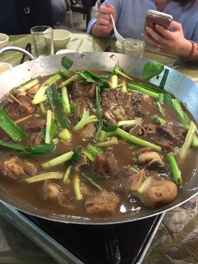 羊腩煲