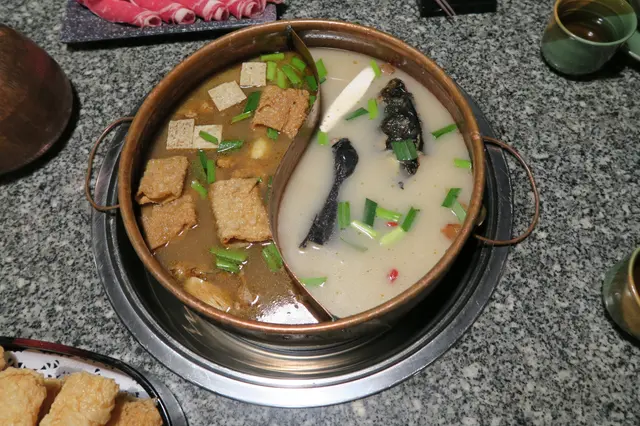 秘製薑母鴨鍋拼寧神養心鍋