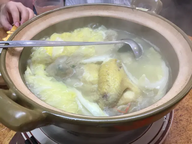 砂鍋雲吞雞(半隻)