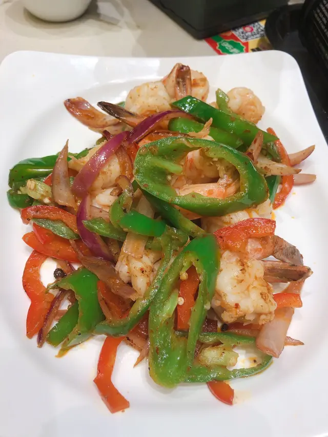 麻辣尖椒炒蝦球