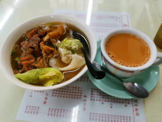 牛腩河、熱奶茶1