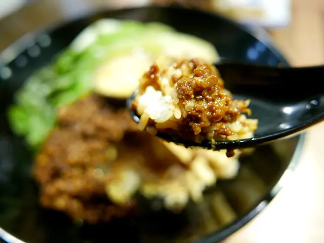 台式雞絲滷肉飯