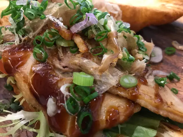 午市套餐—日式豚肉叉燒牛角包配炸薯條