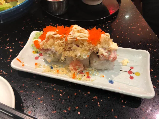 三文魚海鮮沙律脆脆卷