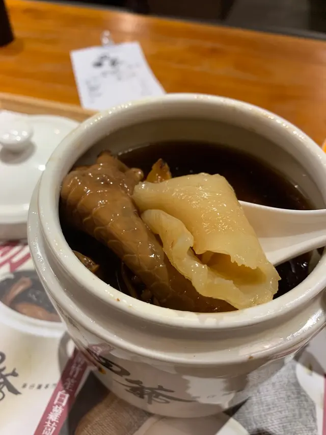 蟲草花花膠百合燉雞腳