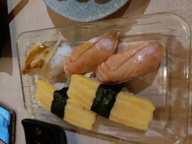 玉子壽司(2件) $12, 火炙三文魚腩壽司(2件) $20, 火炙左口魚邊壽司(2件)$23