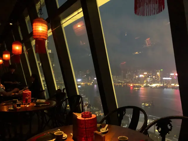 無敵維港景色
不過要訂這靠海景窗的檯，一定要早，要不就靠運。