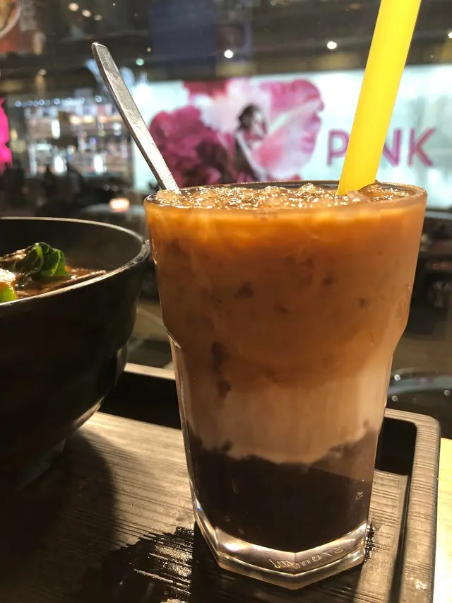 (跟餐+$15,原價$25)
嘩,有三分一杯香甜軟腍嘅紅豆,
加上「永年士多」自家調配茶味香濃嘅奶茶,
正!😌