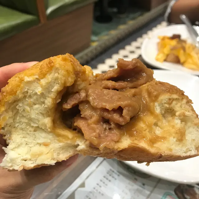 沙嗲牛肉菠蘿包