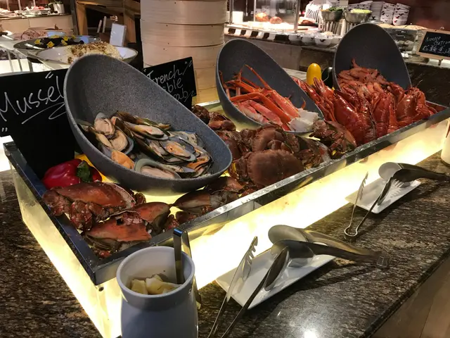 龍蝦、麵包蟹、長腳蟹腳、青口、蝦