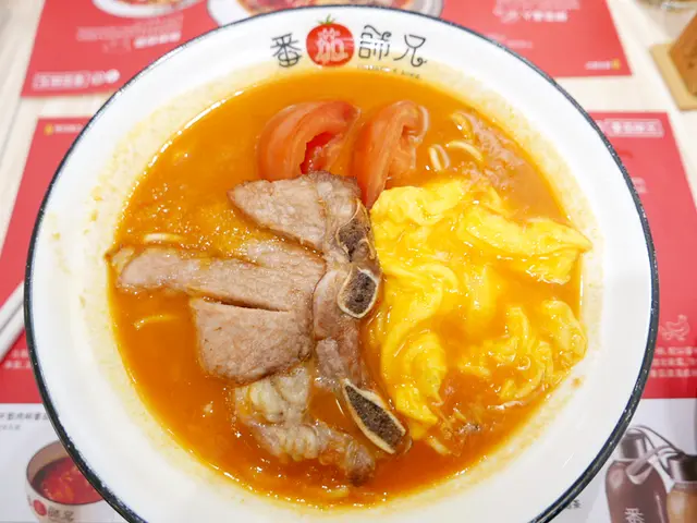  秘製豬扒番茄濃湯麵加炒滑蛋