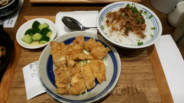 鹽酥雞扒魯肉飯