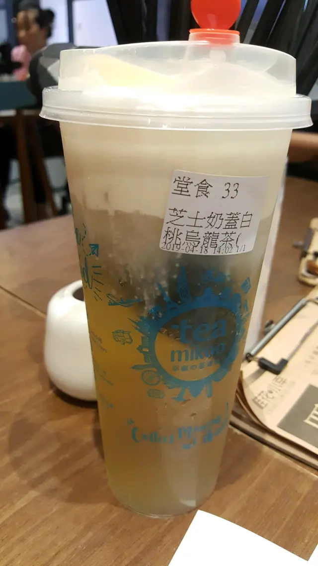 芝士奶蓋白桃烏龍茶