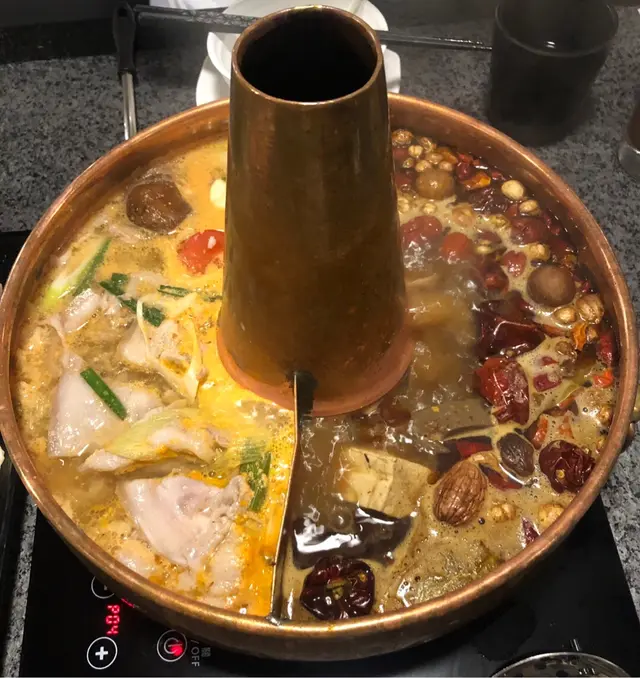 麻辣鍋 + 酸菜白肉鍋