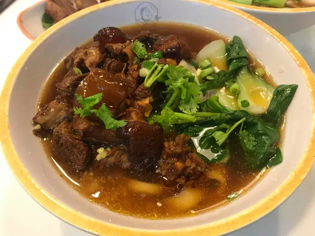 麻辣牛筋腩刀削麵 