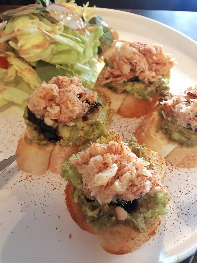 牛油果蟹肉法式多士