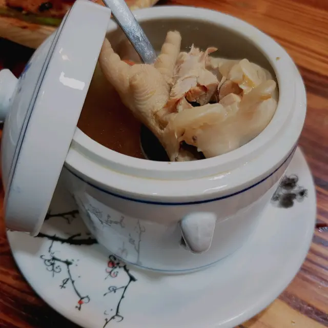 花膠螺頭燉雞湯