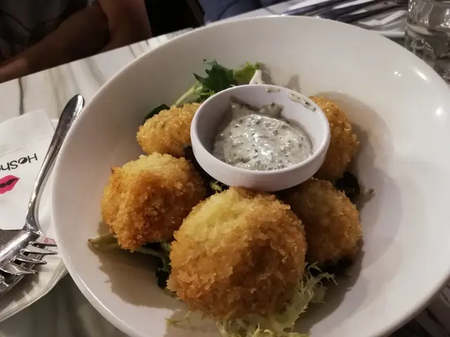 味道有驚喜！炸鷄肉加蛋黃漿個味道好夾，香口之餘又不油膩！