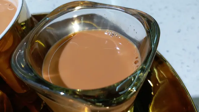 茶王之王~跟餐的熱奶茶