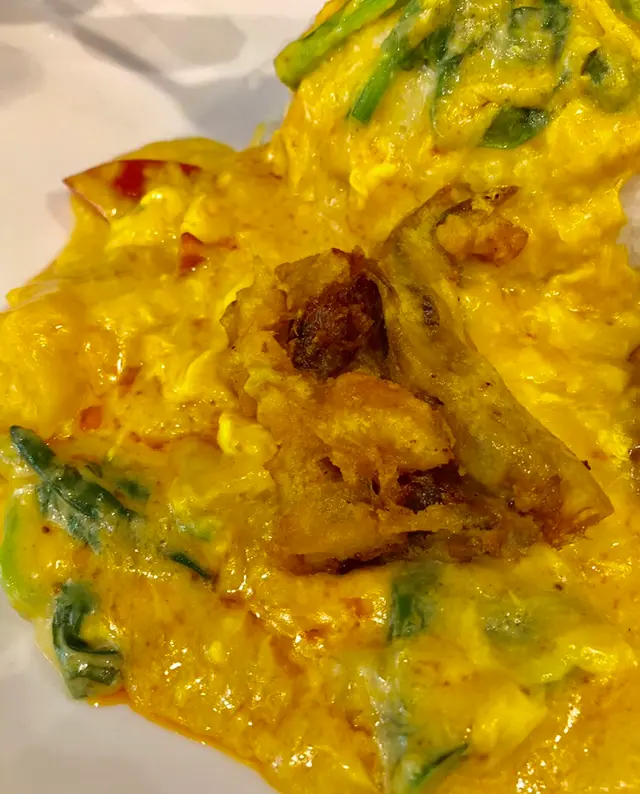 蛋花黃咖哩軟殼蟹飯