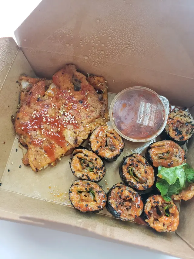 紅色+泡菜餅