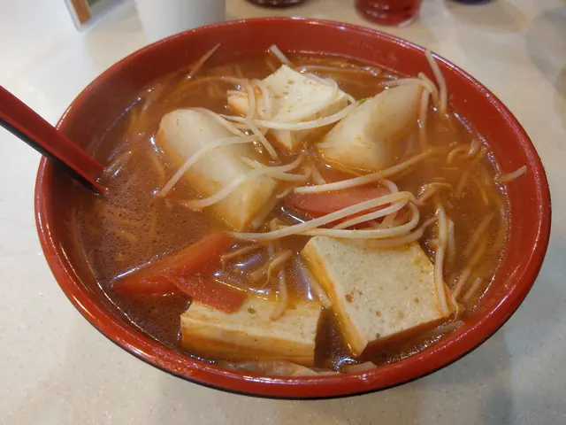 白蘿蔔、百頁豆腐素番茄湯河粉