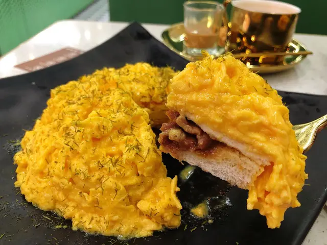 沙嗲牛肉蛋包包