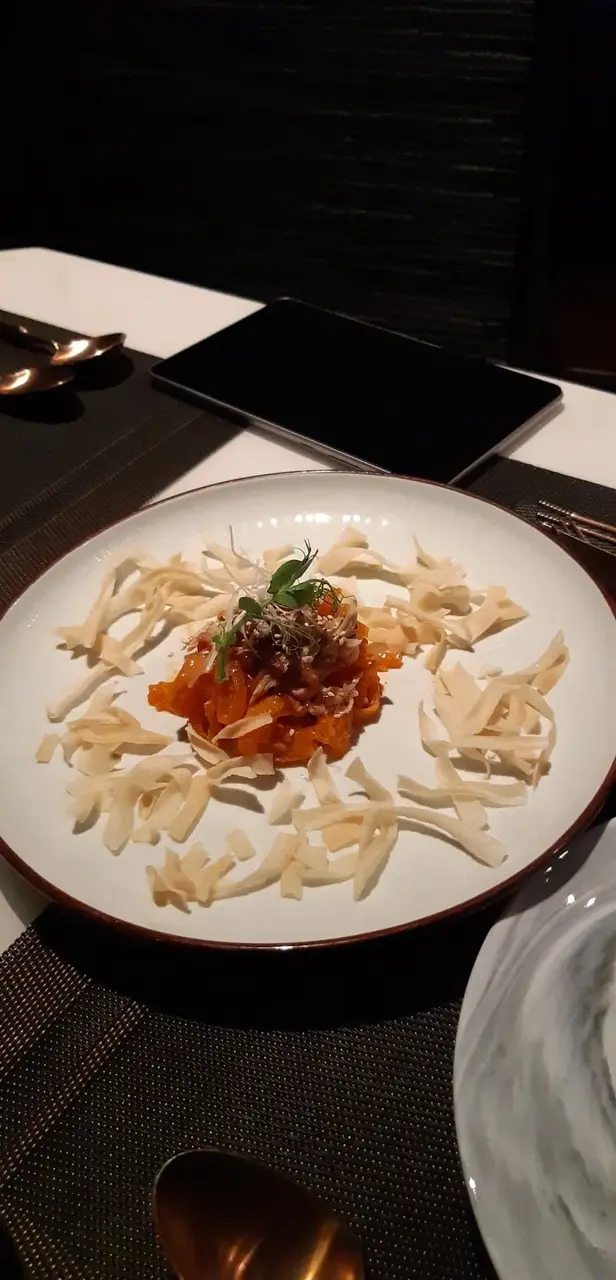 手撕法國鵪鶉伴海膽汁海蜇