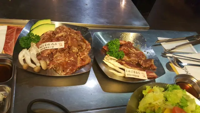 好認真一碟牛一碟豬我多食唔出嘅分別haha 但係都唔算難食